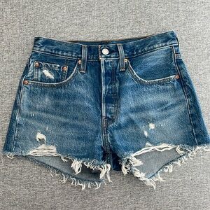 Levi cutoff shorts size 26